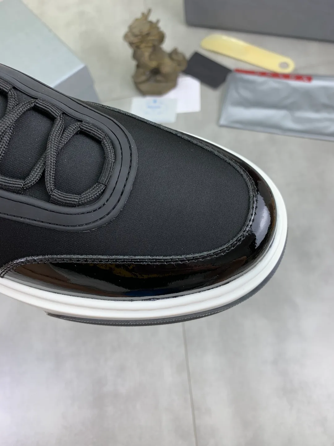 Men's men's shoes 💰P542💰 [New style] popular models are on the official website, 🆘 The trendy brand (Prada) mainly promotes popular models, avant-garde and versatile fashionable men's shoes private version mold opening, cowhide surface splicing 1:1.. Fashionable and simple, original imported cowhide lining cowhide feet; the atmosphere and personality are more fashionable, eye-catching and pursuing class. It will subvert the old idea and be a must-have for fashionistas with you! Must keep it! Tall and comfortable, large and low, high-end quality workmanship. Size: 38-44 3️⃣colors available.